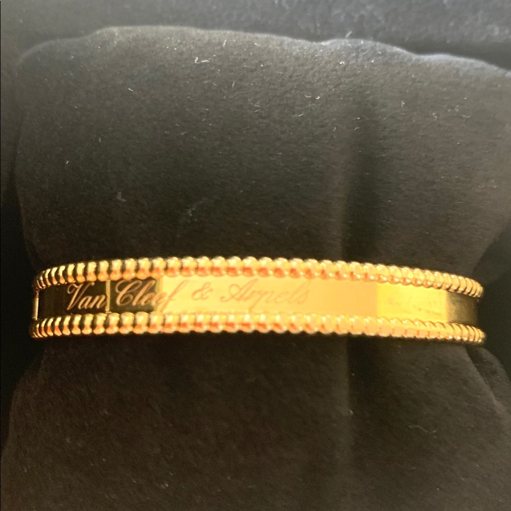 Van Cleef Perlée Signature Bracelet Gold sz Small